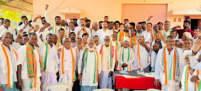 కాంగ్రెస్ లో చేరిన మహ్మదాబాద్ బీఆర్ఎస్ నాయకులు