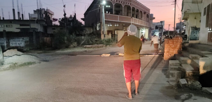 కామారెడ్డి మున్సిపల్ రోడ్లపై వెళ్లాలంటే చుక్కలు చూస్తున్న వాహనదారులు