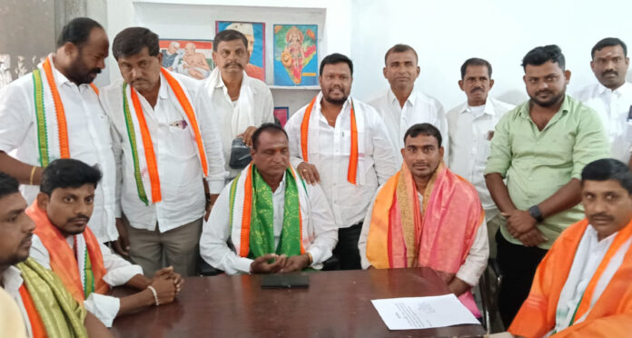 Peddathundla Sarpanch Bandari Narsingha Rao takes oath