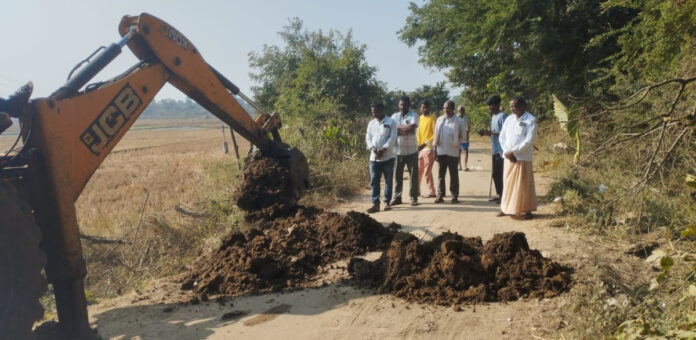 Removal of thorn bushes on both sides of Peddathundla-Gadampally road