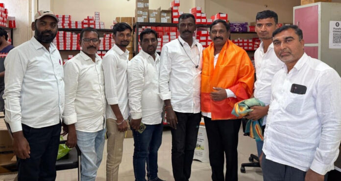 Sarpanch Shailender meets Manala Mohan Reddy