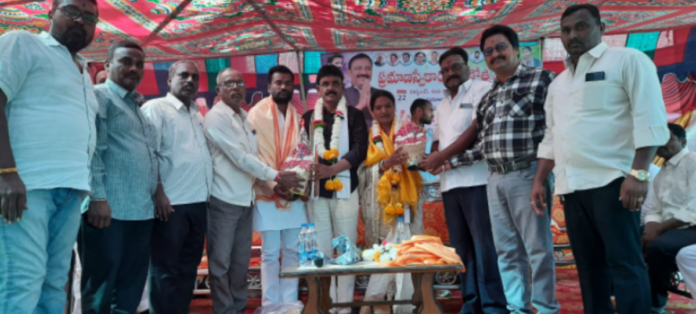 Sarpanch Usha-Santosh Mestri and Upasarpanch Ramesh were felicitated by the Press Club