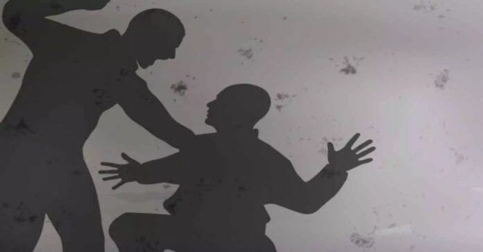 సర్పంచ్ అభ్యర్థిపై దాడి.. కండ్లలో కారం కొట్టి..