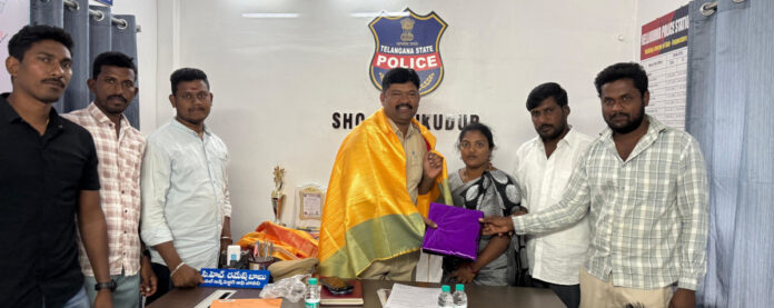 Sarpanch meets mandal level officials