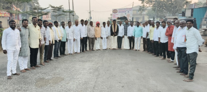 విహారయాత్రలకు వెళ్లిన సర్పంచ్