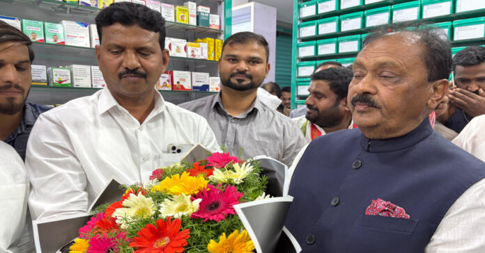 కేకే మెడికల్ హాల్ను ప్రారంభించిన ప్రభుత్వ సలహాదారులు షబ్బీర్ అలీ