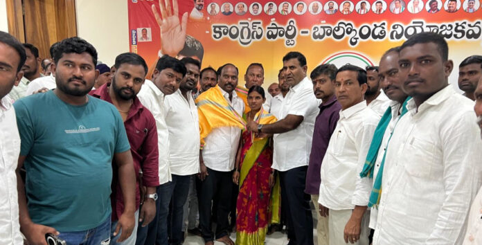 Srirampur Sarpanch joins Congress