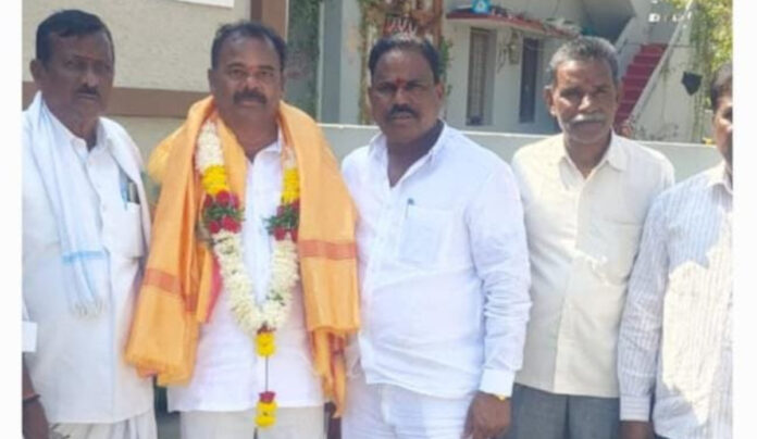 సర్పంచులను సన్మానించిన ఎగ్గిడి శ్రీశైలం