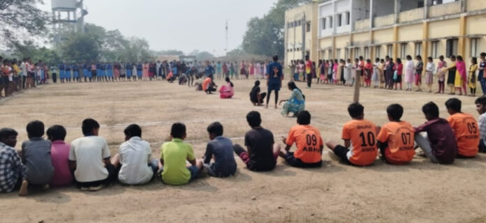 విద్యార్థులు చదువుతోపాటు ఆటల్లో రాణించాలి