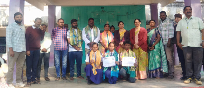 సాఫ్ట్ బాల్ లో ప్రతిభ కనబరిచిన విద్యార్థులకు ఘన సన్మానం