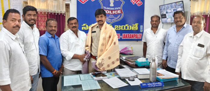 Sub-sarpanch and ward members honoured the SS