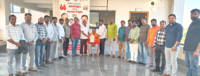 టీఎన్జీవోస్ జిల్లా ఉపాధ్యక్షులు లక్ష్మణ్ కు ఘన సన్మానం