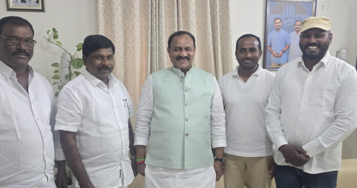 TPCC chief congratulates Achampet MLA