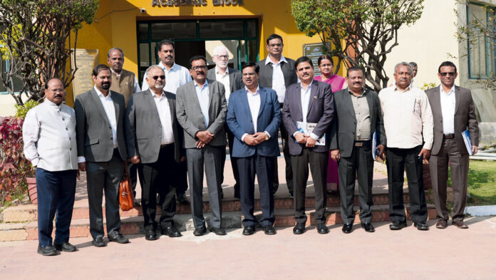 విద్యా రంగానికి 10 శాతం బడ్జెట్ కేటాయించాలి