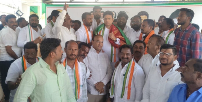 Tadicherla Sarpanch and Deputy Sarpanch meet Minister Sridhar Babu