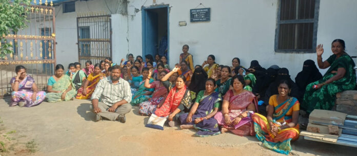 బీడీ కార్మికుల శ్రమను దోచుకుంటున్న తాజ్ యాజమాన్యం