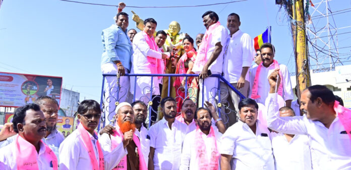 కేసీఆర్ దీక్ష ఫలితమే తెలంగాణ ఏర్పాటు: మాజీ ఎమ్మెల్యే