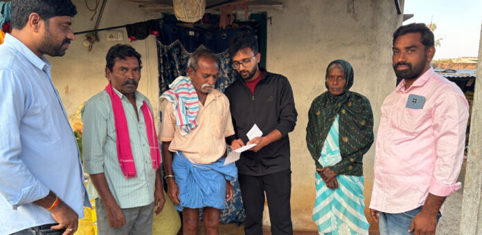 తండ్రి గెలుపు కోసం అమెరికా నుంచి వచ్చి తనయుడి ప్రచారం