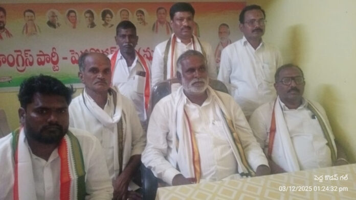 కాంగ్రెస్ నుంచి ముగ్గురు సస్పెండ్..