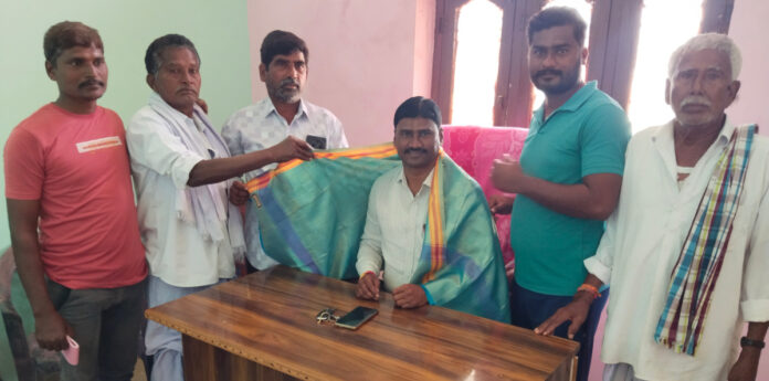 బ్రాహ్మణ కొత్తపల్లి గ్రామ సర్పంచ్ కు సన్మానం