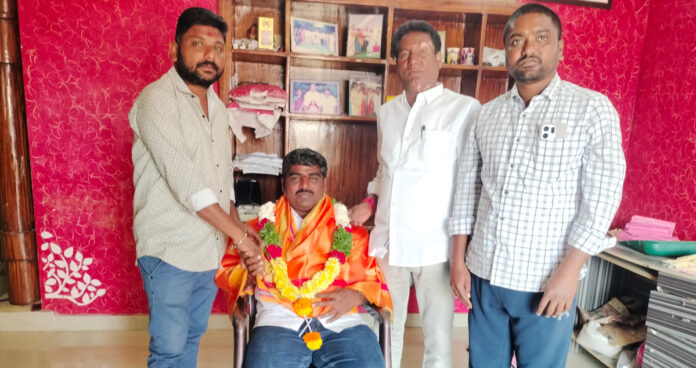 చంద్రయాన్ పల్లి సర్పంచ్ అరేటి రఘుకు సన్మానం..