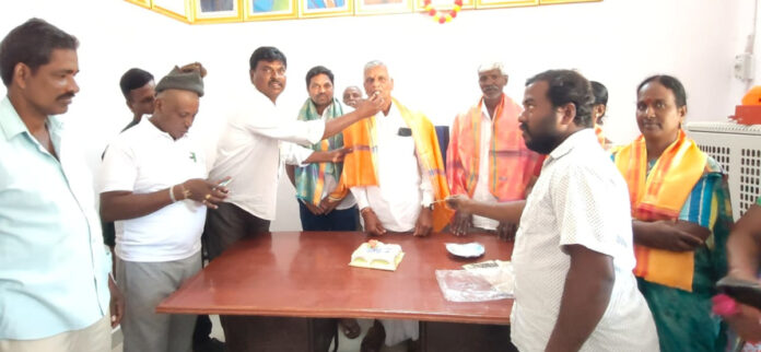 గొలనుకొండ సర్పంచుకు సన్మానం