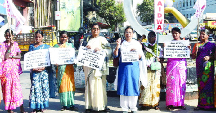 బీహార్ ముఖ్యమంత్రిపై కఠిన చర్యలు తీసుకోవాలి