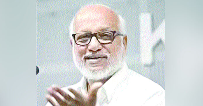 సాహిత్య పురస్కారాలకు కేంద్రం ఆమోదం కోరడం సరికాదు