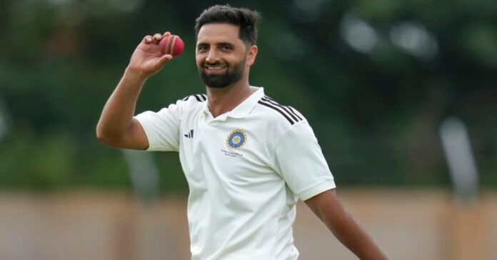 ఫాస్ట్ బౌలర్ ఔకిబ్ నబి దార్ కు రికార్డ్ ధర..