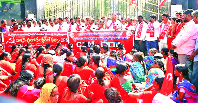 ఇండ్ల పట్టాలివ్వాలి