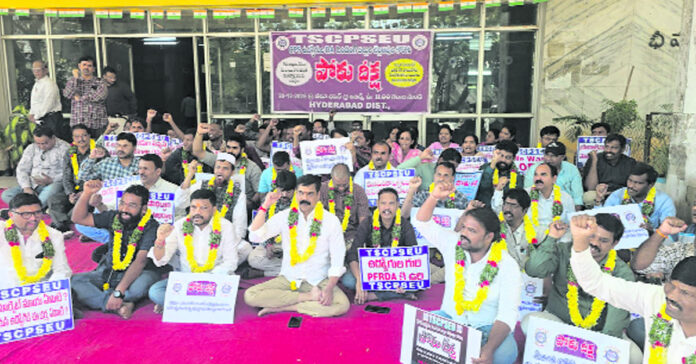 మేమెంతో… మాకంత ఇవ్వాలి