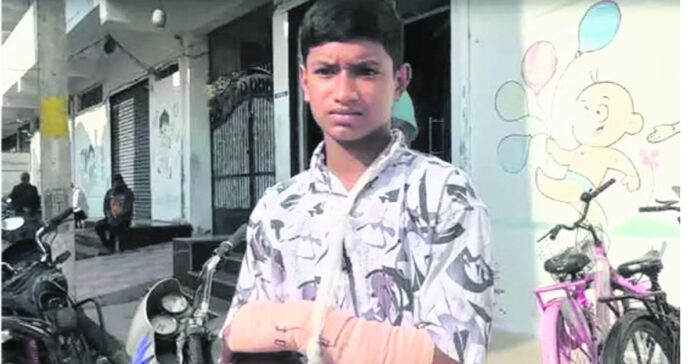 క్లాసులకు రాలేదని విద్యార్థులపై ప్రిన్సిపాల్ దాడి!