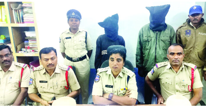 వివాహితుడిని ప్రేమించిన కూతురు