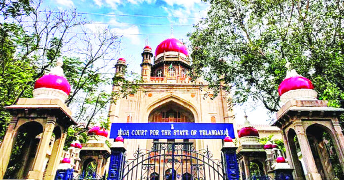 ఐఏఎస్లకు కోర్టుధిక్కరణ నోటీసులు