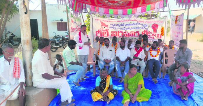 ఎన్నికలను బహిష్కరించిన ఎర్రవెల్లి రైతులు