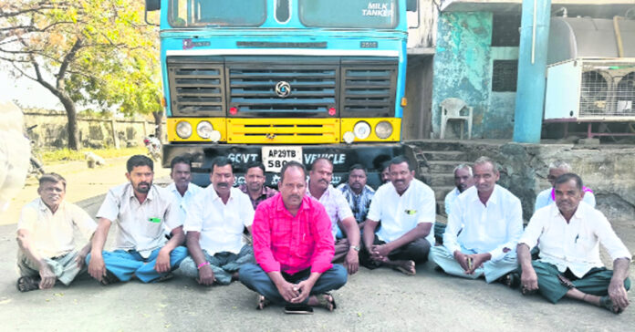 పెండింగ్ బిల్లులు చెల్లించాలి