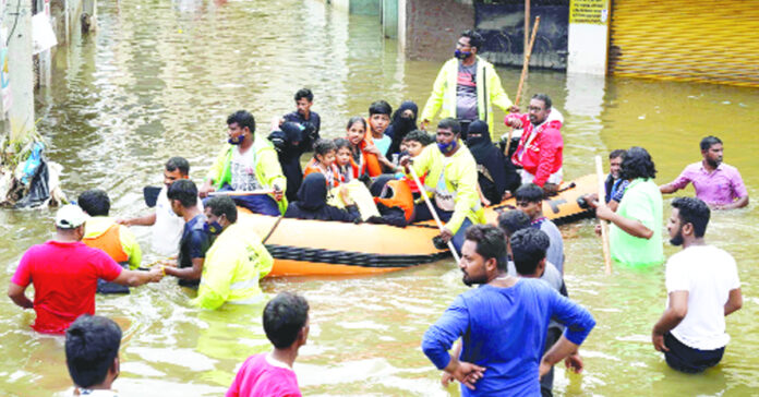 పెను విపత్తు సృష్టించిన రుతుపవనాలు