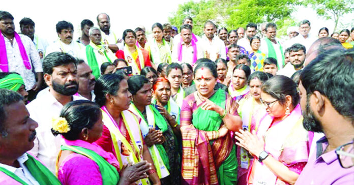 త్రిబుల్ ఆర్ రైతుల కోసం పోరాడుతా