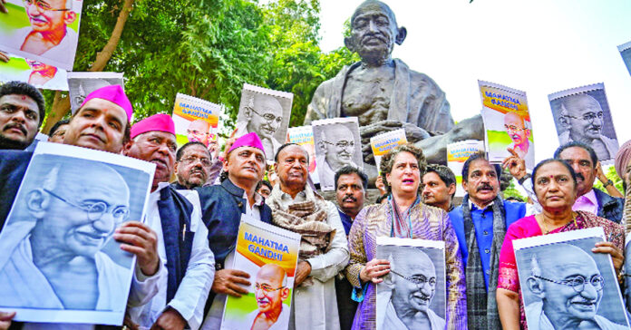 ఉపాధిని దెబ్బతీసే కుట్ర