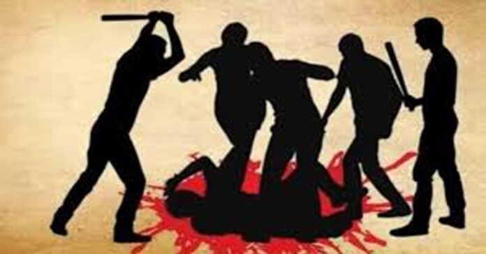 వేట కొడవళ్లతో నరికి ఇద్దరు అన్నదమ్ముల హత్య