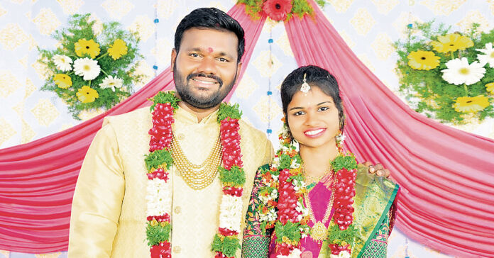 వడ్డీ వ్యాపారుల వేధింపులు తట్టుకోలేక..