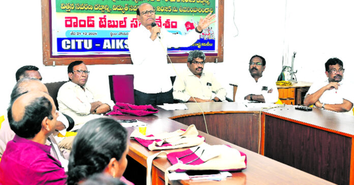 సంపద సృష్టించే వర్గాలపై కక్ష