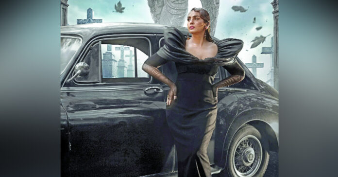 As Elizabeth in 'Toxic'...