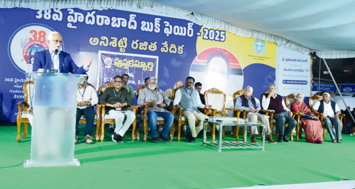 పుస్తక జాతరకు పాఠకుల నీరాజనం