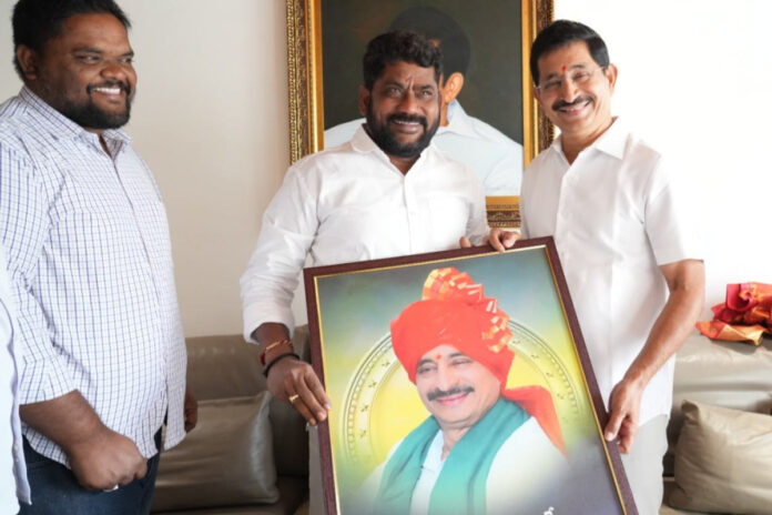 వేం నరేందర్ రెడ్డిని కలిసిన వేణుగోపాల్ యాదవ్