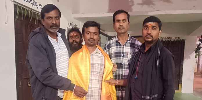 Vijayagiri Sammayya honours Mallaram ward member