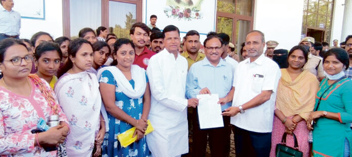 పారామెడికల్ పోస్టులను భర్తీ చేయాలి