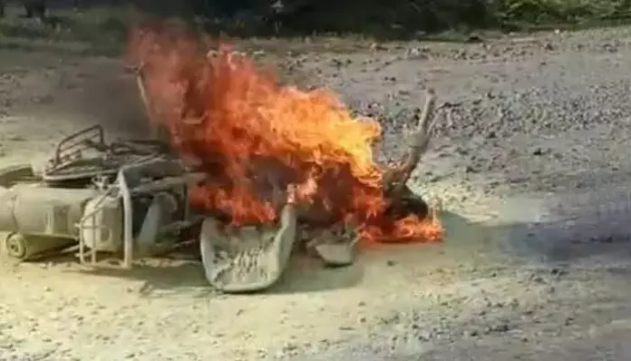 జాతీయ రహదారిపై బైక్ దగ్ధం..