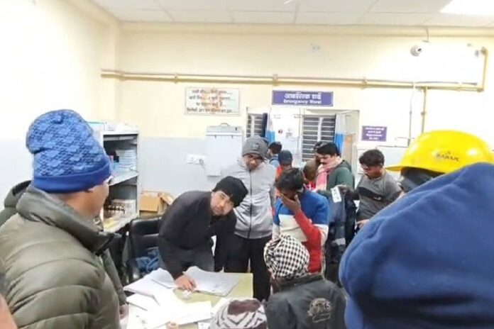 సొరంగంలో ఢీకొన్న రెండు లోకోమోటివ్ రైళ్లు..