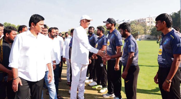 ఆరోగ్యానికి ప్రాధాన్యత ఇవ్వాలి